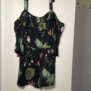 Atmosphere Green Leaf Pattern Top